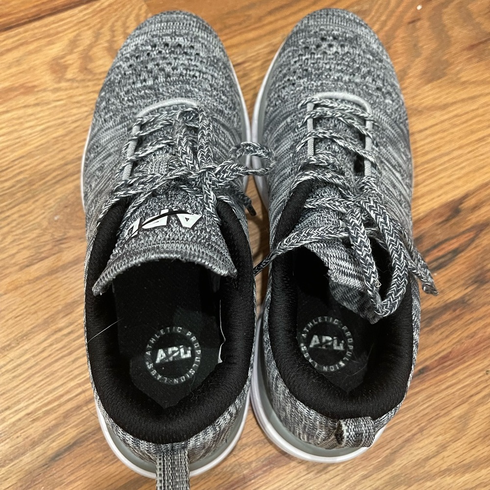APL tech loom size 8 women’s